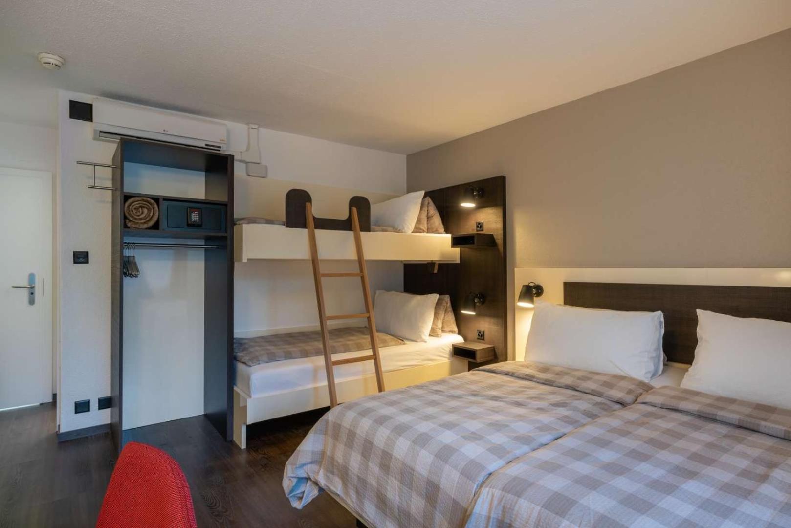 Chambre Quadruple avec Climatisation